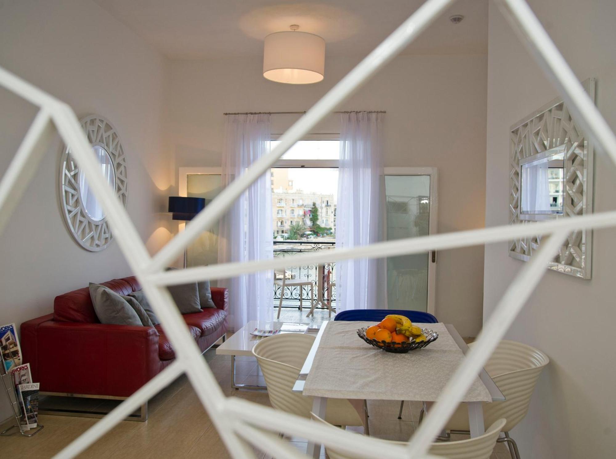 Apartment Maltese Balcony